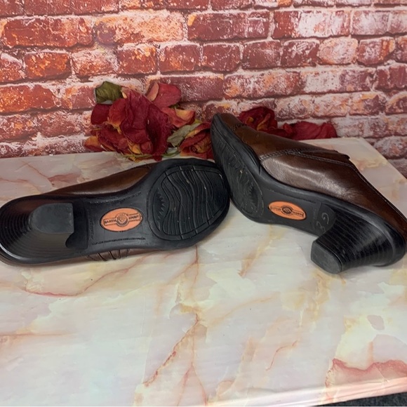 Earth Spirit Classics Emma Brown Leather Slip On Heeled Clogs - Picture 8 of 11